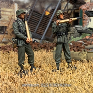 Preparing for Action, No.1 Two Members of a German 88 FlaK Gun