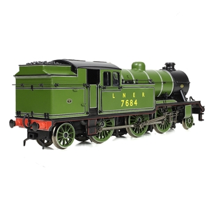 31-616 LNER V1 Tank 7684 LNER Lined Green (Revised) ANGLE 01