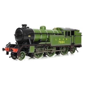 31-616 LNER V1 Tank 7684 LNER Lined Green (Revised) ANGLE 02