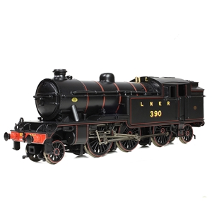 31-617 LNER V3 Tank 390 LNER Lined Black ANGLE 01