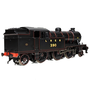 31-617 LNER V3 Tank 390 LNER Lined Black ANGLE 02