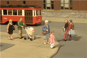 33159 Strolling People (6/Pack)