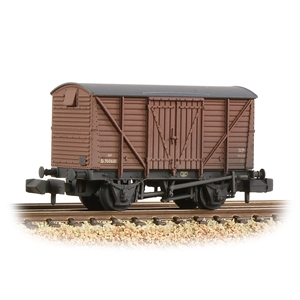 373-701C BR 12T Ventilated Van Planked Sides BR Bauxite (Early)