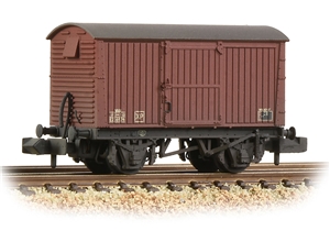 377-981A LNER 12T Ventilated Van Corrugated Steel Ends BR Bauxite (Late)