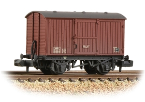 377-986A LNER 12T Ventilated Fruit Van Planked Ends BR Bauxite (Late)