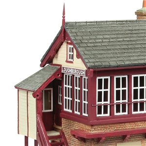 44-187C Great Central Signal Box Maroon & Cream close up