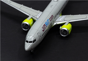 Boeing 737-8 Jin Air