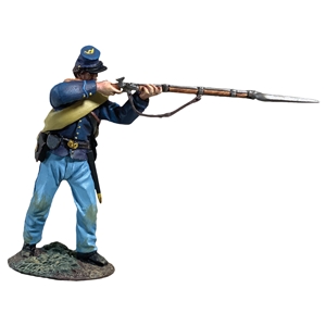 B31411 Union Corporal in State Jacket Standing Firing