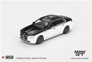 MGT00959-R BMW i7 xDrive60 Alpine White/Black Sapphire (RHD)