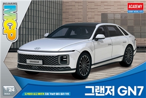 PKAY15620 Hyundai Grandeur GN7 Luxury Saloon Car