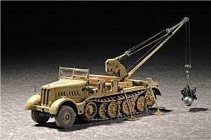 PKTM07253 SdKfz 9 18ton Half-track w/ 6T Bilstein Crane Early